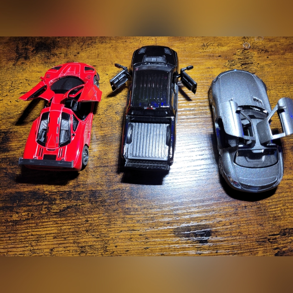 Kinsmart Die-Cast Toy Car Set - Black, Red, and silver - Picture 10 of 13